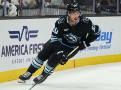 La NHL multa di 5.000 dollari Durzi dei Mammoth per aver dato una testata advert Andersson dei Golden Knights