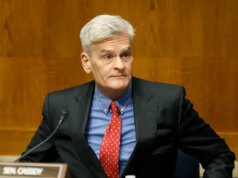 Snobbati da Trump, i candidati repubblicani in lotta per la rielezione si comportano come se avessero comunque il suo appoggio