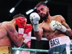Basi persegue il suo sogno di boxe dopo aver superato terribili ostacoli
