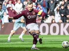 I cuori suggellano la vittoria finale contro Motherwell per mantenere il comando in testa