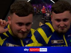 Littler incita la folla dopo aver sentito dei fischi durante la sua comparsa a Brighton