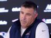 Vrabel dei Patriots si rivolge ai media dopo le foto con il reporter della NFL