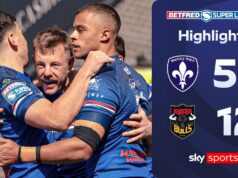 Trinity ha raggiunto i 50 anni quando Wakefield CRUSH Bradford Bulls