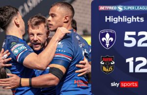 Trinity ha raggiunto i 50 anni quando Wakefield CRUSH Bradford Bulls
