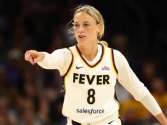 La star della WNBA Sophie Cunningham è stata battezzata dopo essersi unita a Caitlin Clark in Fever