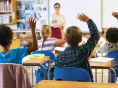 Scuola basata sull’intelligenza artificiale in espansione nelle principali città degli Stati Uniti nonostante le resistenze dei sindacati