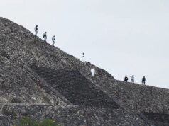 Un uomo armato nel tempio messicano inveiva davanti agli ostaggi sulla raccapricciante storia della piramide: “Non muovetevi o vi sacrificherò”