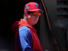 Il supervisor dei Phillies, Rob Thomson, non è al suo posto nonostante la partenza lenta, cube il GM