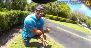 Il filmato della bodycam mostra Tiger Woods sbalordito ammanettato dopo un ribaltamento