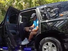 Gli agenti mandano in frantumi il parabrezza posteriore di Tiger Woods dopo che ha chiesto di conservare il suo bene prezioso, come mostra la bodycam