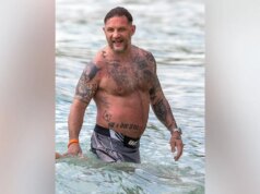 La star di ‘Peaky Blinders’ Tom Hardy è stato avvistato mentre si godeva una giornata in spiaggia alle Barbados con la moglie durante una vacanza in famiglia