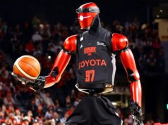Il robotic CUE7 di Toyota tira a canestro utilizzando l’intelligenza artificiale