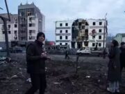 Finestre in frantumi, auto in fiamme: 14 morti mentre la Russia lancia 31 missili e 636 droni sull’Ucraina