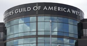 Il sindacato del personale WGA afferma che è stato privato dell’assistenza sanitaria durante lo sciopero