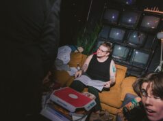 “Abbiamo un disperato bisogno di ridere”: questo competition di Los Angeles aiuta la comunità trans a guarire attraverso la commedia