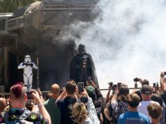 Darth Vader arriva a “Star Wars” Land, segnando un perno per Disneyland
