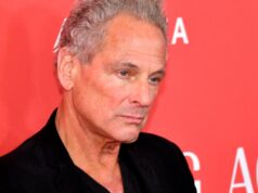 Lindsey Buckingham, ex chitarrista dei Fleetwood Mac, aggredita da una donna a Santa Monica