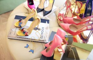 Cosa aggiudicarsi all’asta “E proprio così…”, dal manoscritto di Carrie alle scarpe con i tacchi di Charlotte