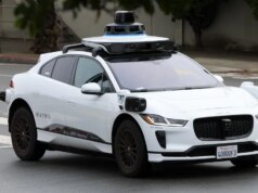 Intelligenza stradale: Waymo e Waze trasformano i dati dei conducenti in riparazioni di buche