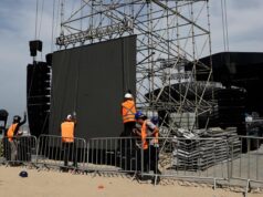Riprende la costruzione del palco per il concerto di Shakira in Brasile dopo la morte del lavoratore