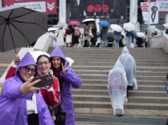 Migliaia di fan si riuniscono mentre i BTS lanciano il tour mondiale in Corea del Sud