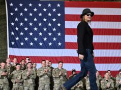 Child Rock vola in elicottero dell’esercito settimane dopo che i voli vicino a casa sua hanno attirato l’attenzione