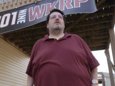 Restate sintonizzati Cincinnati: WKRP sta arrivando in città per davvero, cube il direttore della stazione della Carolina del Nord