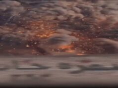 Fuoco e fumo si sollevano nel cielo: il video mostra le conseguenze dell’attacco americano al deposito di munizioni di Isfahan in Iran