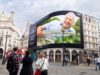 Omaggio di compleanno a Sir David Attenborough esposto su Piccadilly Lights