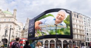Omaggio di compleanno a Sir David Attenborough esposto su Piccadilly Lights
