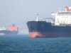 Trump sospende il tentativo degli Stati Uniti di guidare le navi fuori dallo Stretto di Hormuz, citando i progressi dell’accordo con l’Iran