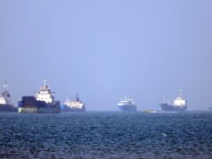 Maersk afferma che la nave ha attraversato lo Stretto di Hormuz sotto la protezione militare statunitense