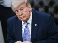 Secondo quanto riferito, l’Iran lancia missili mentre Trump riflette su un accordo per sospendere la guerra per due mesi
