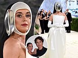 Katy Perry fa la prima apparizione pubblica al Met Gala dopo le accuse di violenza sessuale poiché il fidanzato Justin Trudeau non si vede da nessuna parte