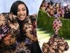 Cardi B è infilzata su un grottesco abito ‘intestino’ che sembra un ‘colon in lingerie’ mentre fa un’apparizione nauseante al Met Gala