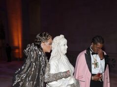 All’interno del Met Gala 2026: Rihanna fa ridere A$AP Rocky mentre assume una posa MOLTO sfacciata con la famosa “statua”