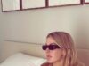 Ellie Goulding offre un raro scorcio della piccola Iris mentre condivide uno scatto sincero del suo allattamento al seno