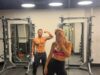 Spencer Matthews a torso nudo mostra i suoi addominali strappati mentre posa per un “appuntamento in palestra” con la moglie incinta Vogue Williams
