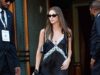 Leonardo DiCaprio, 51 anni, fa una rara apparizione con la fidanzata modella Vittoria Ceretti, 27 anni, mentre assistono al lancio del nuovo album dei Rolling Stones