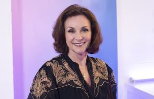Shirley Ballas rivela in modo straziante che l’amata mamma Audrey, 88 anni, sta “lentamente morendo” in mezzo a una devastante battaglia per la salute mentre è costretta a destreggiarsi rigorosamente con il ruolo di badante