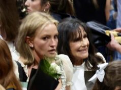 Britney Spears non si presenta alla rara riunione di famiglia mentre figlio, sorella, mamma e papà amputato partecipano alla laurea
