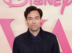 Alex Hassell di Rivals riflette sulle scene di sesso “fisicamente poco attractive” e “profondamente scomode” mentre la nuova serie si preannuncia come la più oscena di sempre