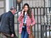 Michelle Keegan riceve una telefonata tesa mentre viene vista per la prima volta sul set del nuovo movie drammatico di Harlan Coben, The Woods.