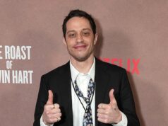 La condivisione eccessiva di Pete Davidson continua mentre rivela che il nonno lo ha beccato durante un bizzarro atto sessuale