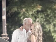 Mel Gibson, 70 anni, fa le valigie sul PDA con la molto più giovane attrice italiana Antonella Salvucci durante un appuntamento notturno a Roma