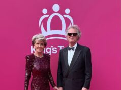 La ribelle Julie Bishop abbaglia con un abito da 1.300 dollari mentre partecipa al gala del King’s Belief a Londra dopo le scioccanti dimissioni