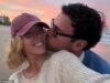 Sydney Sweeney, 28 anni, viene stuzzicata da Scooter Braun, 44 anni, in una clip piena di PDA dalla fuga australiana della coppia
