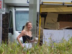 Helen Flanagan e Scott Sinclair si riuniscono dopo un’aspra faida mentre lasciano la casa di famiglia da 995.000 sterline