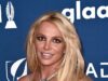 Britney Spears vista “abbaiare e portare coltello” durante una caotica visita al ristorante