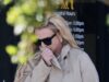 Britney Spears avvistata con le gambe ammaccate mentre esce allo scoperto dopo una notte selvaggia al ristorante e al negozio di liquori